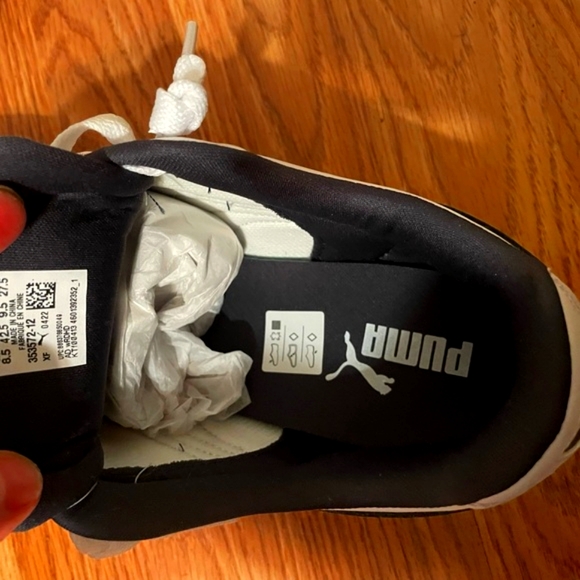 Puma Roma size 9.5 men’s. NWOT’s. White leather with Navy Blue accents - Picture 4 of 5